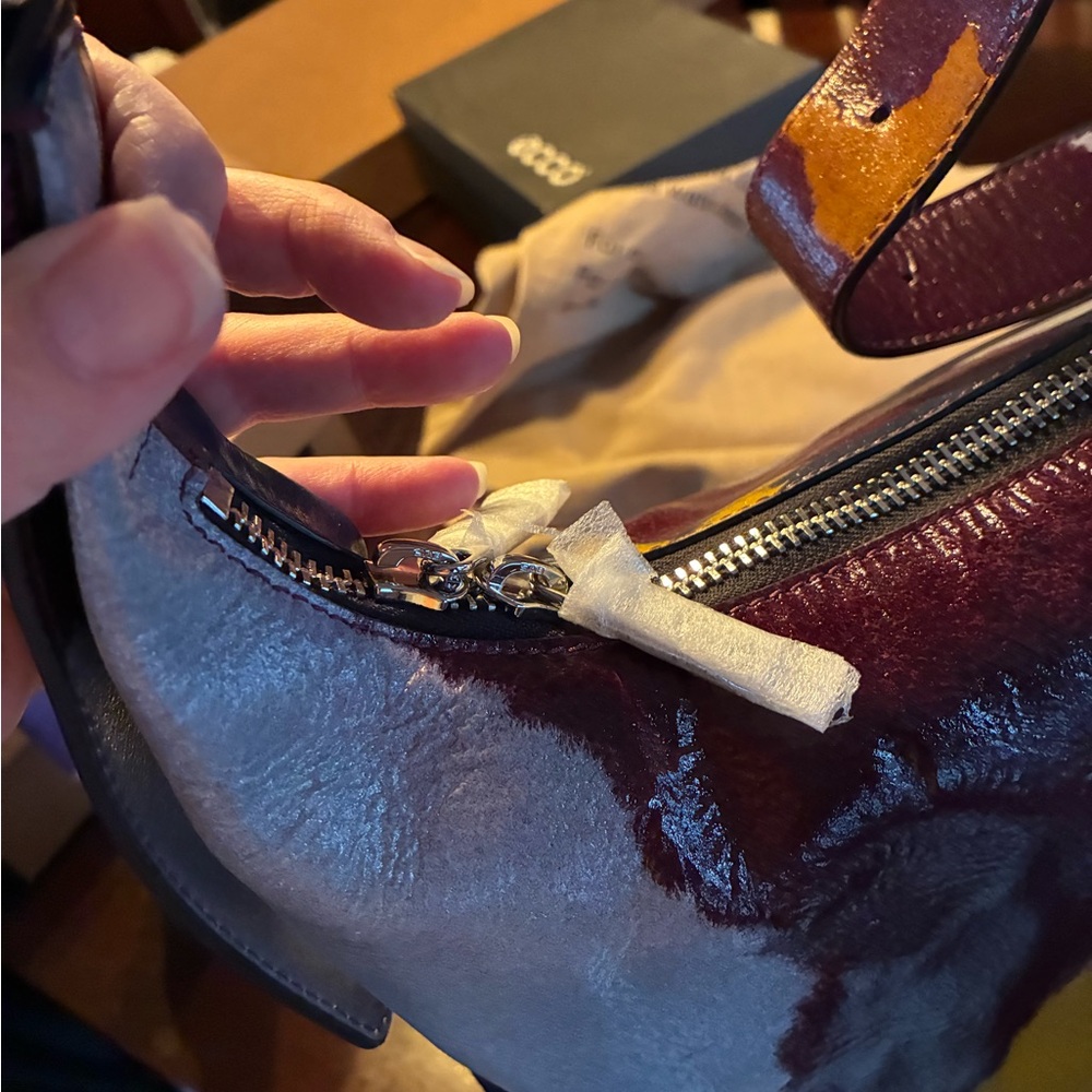 ECCO UPCYCLED LEATHER CAMO HOBO BAG - NEW WITH TAGS AND DUSTBAG - Picture 9 of 15